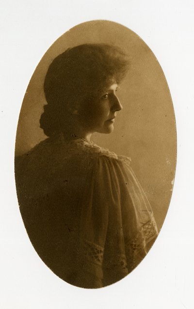 Ovales Porträt einer Frau, ca. 1905-40 von Jessie Tarbox Beals