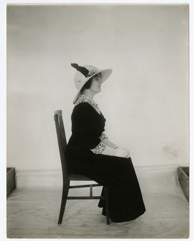 Richtige Art, auf einem Stuhl zu sitzen von Jessie Tarbox Beals