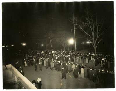 Suffrage Parade, Greenwich Village, New York, USA von Jessie Tarbox Beals