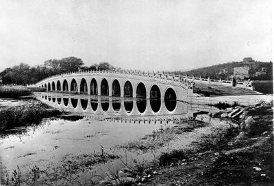 China, Brücke, um 1870 (Foto) von John Thomson