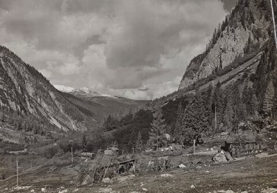 Album "Meine Weltkriegs-Erinnerungen Südwestfront (Kärnten, Italien, Südtirol) 31/03/1915-12/11/1918 - Josef Zohles Wien": Soldaten im Tal von L... (s/w Foto) von Josef Zohles
