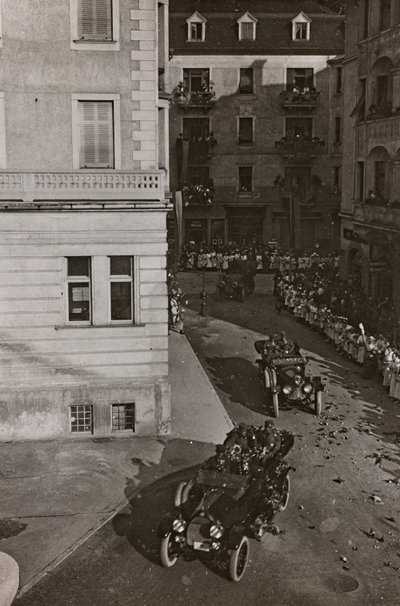 Album "Meine Weltkriegs-Erinnerungen Südwestfront (Kärnten, Italien, Südtirol) 31/03/1915-12/11/1918 - Josef Zohles Wien": Militärfahrzeuge in Villach (s/w Foto) von Josef Zohles