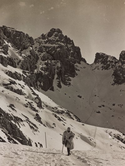 Album "Meine Weltkriegs-Erinnerungen Südwestfront (Kärnten, Italien, Südtirol) 31/03/1915-12/11/1918 - Josef Zohles Wien": Soldat in den Alpen (s/w Foto) von Josef Zohles
