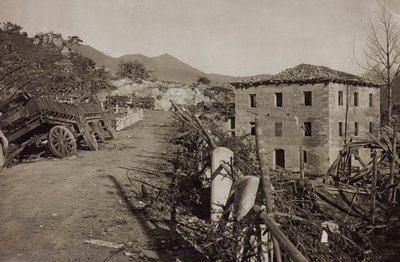 Album "Meine Weltkriegs-Erinnerungen Südwestfront (Kärnten, Italien, Südtirol) 31.03.1915-12.11.1918 - Josef Zohles Wien": Trümmer in Tolmezzo (s/w Foto) von Josef Zohles