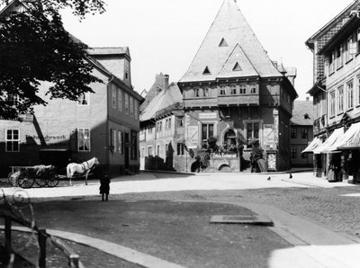 Ein altes Hotel am Marktplatz, Goslar, ca. 1910 von Jousset