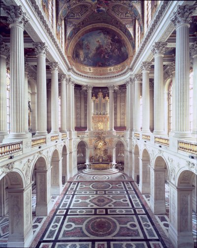 Innenansicht der Kapelle, begonnen 1699 und vollendet von Robert de Cotte im Jahr 1710 von Jules Hardouin Mansart