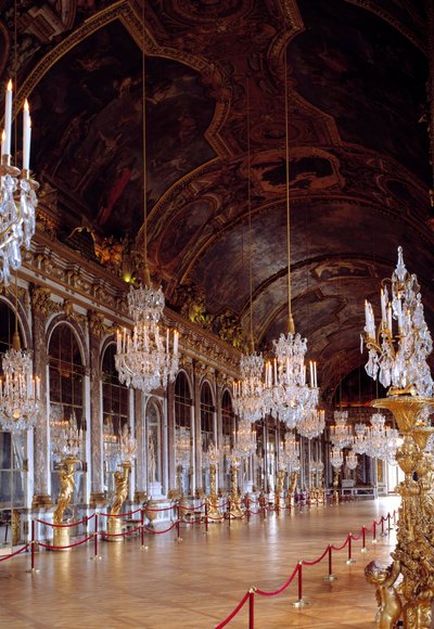 Ansicht der restaurierten Spiegelgalerie in Versailles von Jules Hardouin Mansart