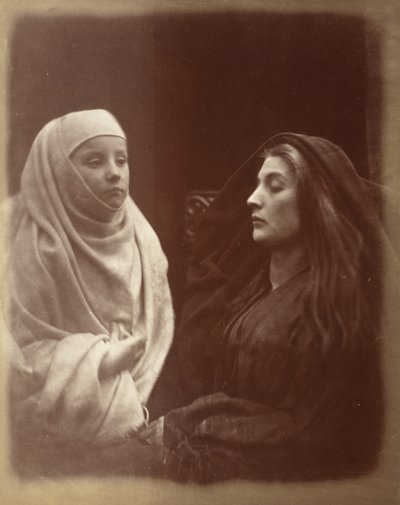 Die kleine Novizin und Königin Guinevere im Heiligen Haus von Almsbury von Julia Margaret Cameron