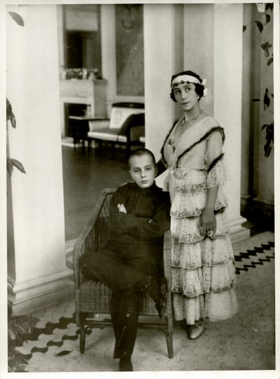 Mathilde Kschessinska 1872-1971 mit ihrem Sohn Vladimir, 1916 von Karl Karlovich Bulla