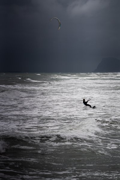 Silbersurfen, 2021 von Katha Wood