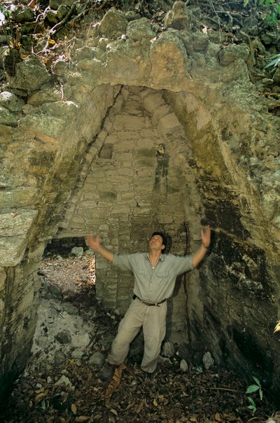 Architektur, Holmul, Guatemala, Maya, Francisco Estradabelli, Homul-Zentrum, 2008 (Foto) von Kenneth Garrett