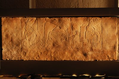 Thronbank von Tempel 19, Palenque, Mexiko, Schnitzerei von Akhal Mo Nab, 2005 (Foto) von Kenneth Garrett