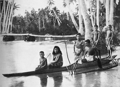 Ein samoanisches Kanu mit Ausleger und seinen Insassen, 1902 von Kerry and Co