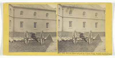 Rebellenschuss in Union-Kanone, Schlacht von Gettysburg, 1855-75 von Kilburn Brothers, BW Kilburn