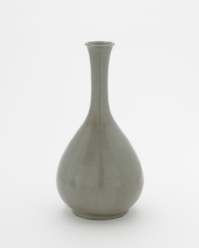 Flasche mit eingravierter Dekoration, 12. Jahrhundert von Korean School