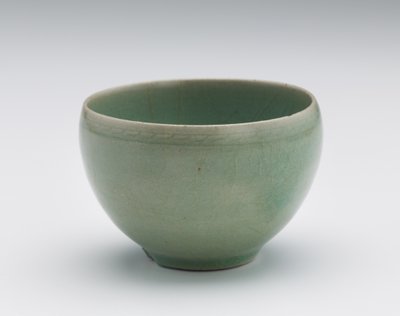 Tasse mit eingravierter Blumendekoration von Korean School