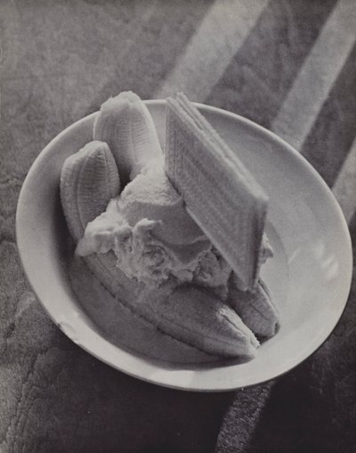 Bananenbrei, Der Kaviar von Eton (s/w Foto) von Laszlo Moholy Nagy