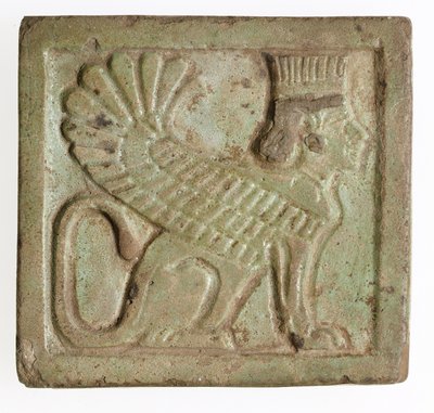 Plakette mit geflügelter persischer Sphinx, ca. 525-401 v. Chr. (geformte Fayence) von Late Period Egyptian