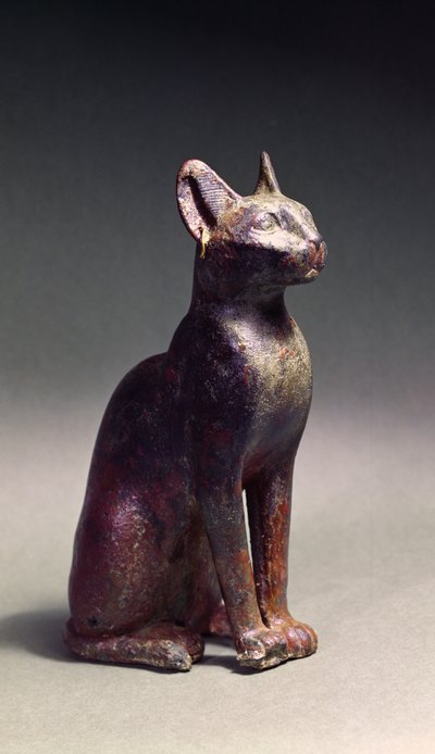 Statuette einer Katze mit goldenen Ohrringen, die heilige Darstellung der Göttin Bastet, ca. 664-630 v. Chr. von Late Period Egyptian