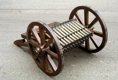Rotierende Rohrkanone. Modell nach der Zeichnung von Leonardo da Vinci von Leonardo da (after) Vinci