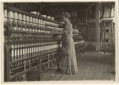 In einer altmodischen Textilfabrik (Spinner) von Lewis W. Hine