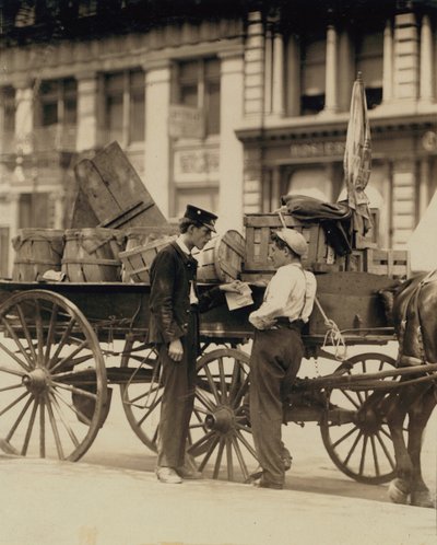 Botenjungen im Gespräch am Union Square, New York von Lewis Wickes Hine