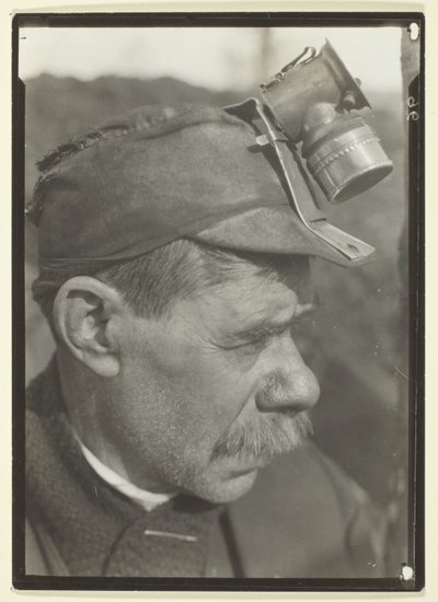 Slawischer Vorarbeiter in einer Kohlemine in Pennsylvania von Lewis Wickes Hine