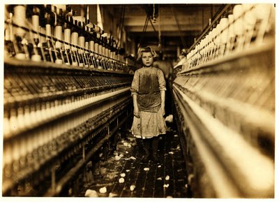 Spinnerin, Globe Cotton Mill, Augusta, Georgia, 1909 von Lewis Wickes Hine