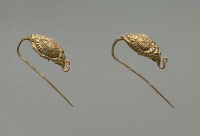 Paar goldene Ohrringe, Liao-Dynastie, 10.-11. Jahrhundert von Liao Dynasty Chinese School