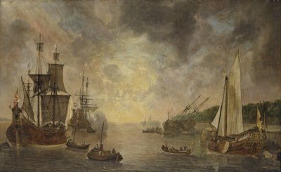 Ein Hafen mit einer Flöte, eine Fregatte feuert einen Salut, eine Flöte wird gekielt und eine Staatsyacht, mit anderen Schiffen bei Sonnenuntergang von Lieve Verschuier