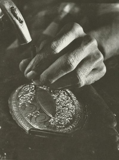 Kandyan-Handwerker bei der Arbeit von Lionel Wendt