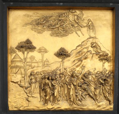Moses erhält die Gesetzestafeln, Relief, Paradiespforte des Baptisteriums von Lorenzo Ghiberti