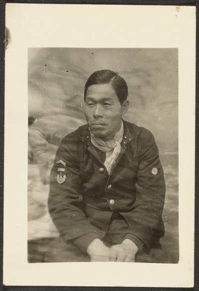 [Asiatischer Mann in Uniform] von Louis Fleckenstein
