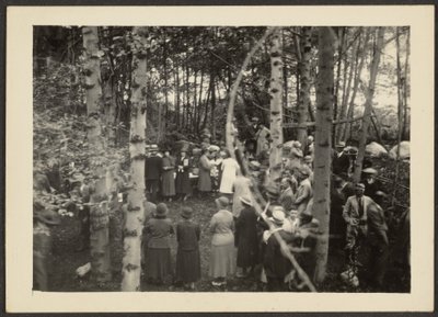 [Gruppe im Wald] von Louis Fleckenstein