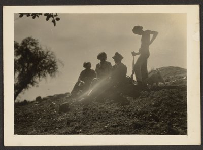 Gruppe auf einem Hügel von Louis Fleckenstein