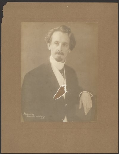 Porträt eines Mannes mit rundem Kragen von Louis Fleckenstein