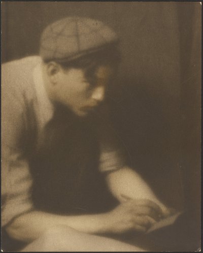 Porträt eines jungen Mannes, der eine Notiz schreibt von Louis Fleckenstein