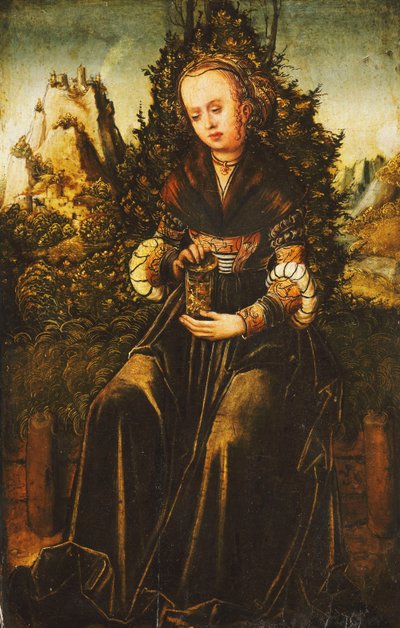 Heilige Maria Magdalena, sitzend auf einer grasbewachsenen Böschung in einer bergigen Landschaft von Lucas Cranach