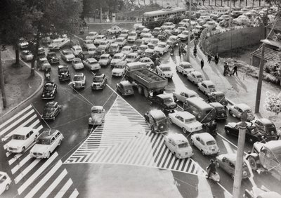 Verkehrsszene auf einer Straße in Rom von Luigi Leoni