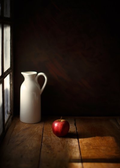 Apfel und Krug Stillleben von Luiz Laercio