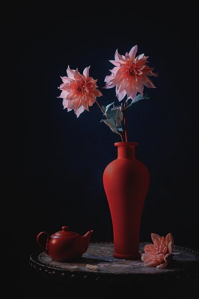 Rosa Dahlien roter Vase von Lydia Jacobs