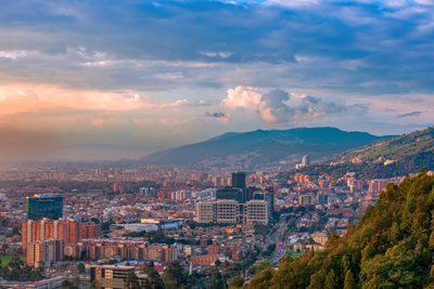 Bogotá, Kolumbien - Panoramablick auf den nördlichen Teil der Hauptstadt von La Calera in den Anden von Mano Chandra Dhas