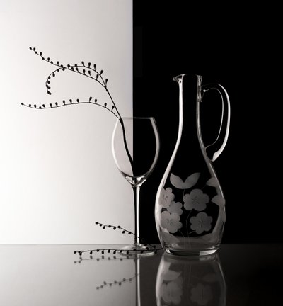 Elegantes Glas Stillleben von Margareth Perfoncio