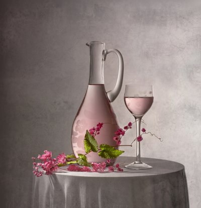 Elegantes Pink Stillleben von Margareth Perfoncio