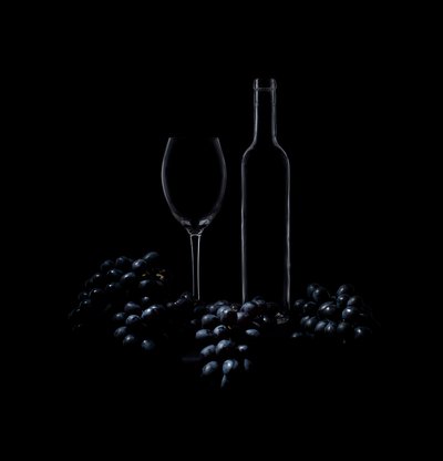 Elegantes Wein-Stillleben von Margareth Perfoncio