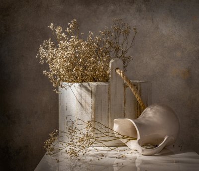 Rustikales getrocknetes Blumenstillleben von Margareth Perfoncio
