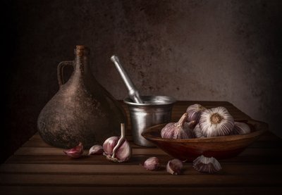 Rustikales Knoblauch Stillleben von Margareth Perfoncio