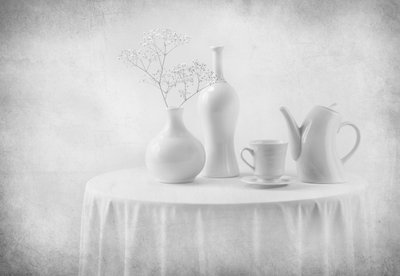 Weißes Stillleben Eleganz von Margareth Perfoncio