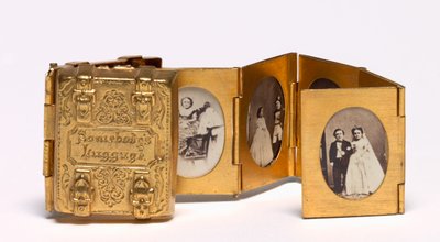 Miniatur-Hochzeitsalbum von Tom Thumb und Lavinia Warren, ca. 1863 von Mathew B. Brady