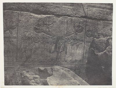 Palais von Karnak, Äußere Skulpturen des Granitheiligtums; Theben von Maxime Du Camp